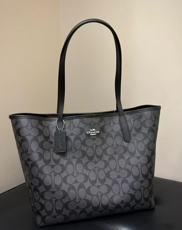COACH zipper tote bag 25 new - Image 8