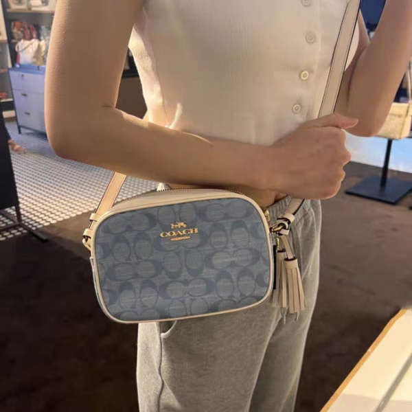 COACH classic logo zipper camera bag - Image 5