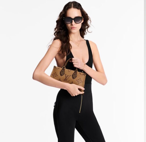 ONTHEGO EAST WEST handbag - Image 10