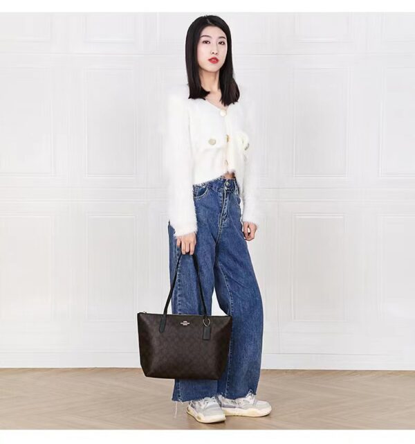 COACH classic minimalist tote bag - Image 6