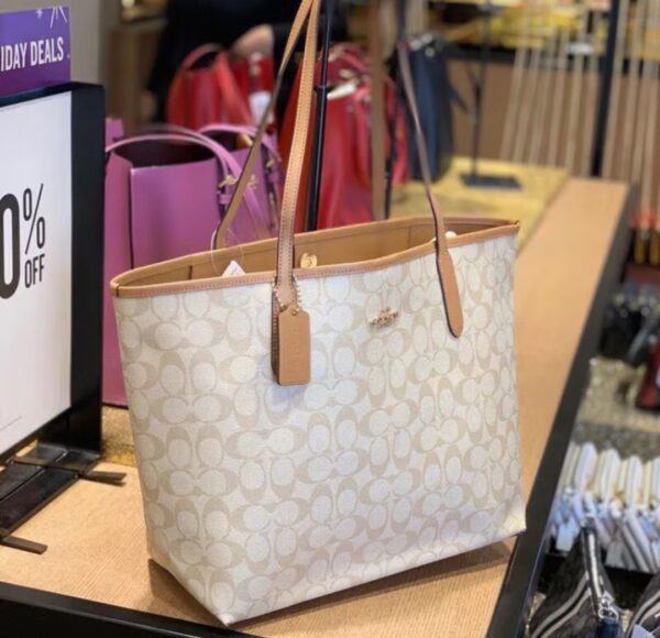 COACH Tote One-Shoulder Joker Shopping Bag - Image 4