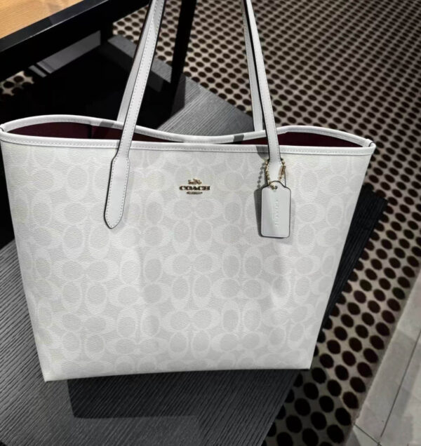 COACH Ole Lady Commuter Shopping Bag - Image 2