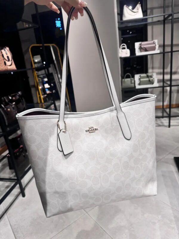 COACH Ole Lady Commuter Shopping Bag - Image 3