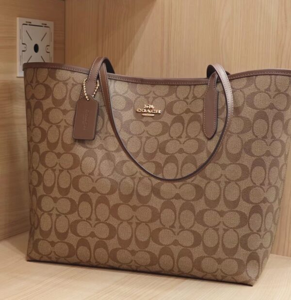 COACH Ole Lady Classic Handbag - Image 7