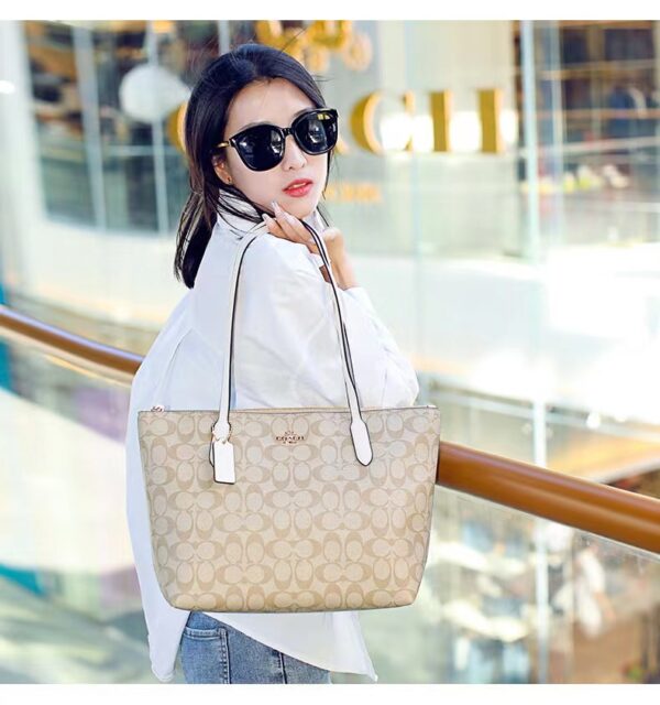 COACH classic minimalist tote bag - Image 4